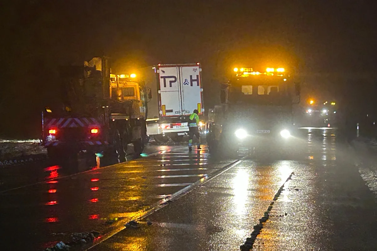 Morbach – Sattelschlepper blockiert Fahrbahn nach Unfall