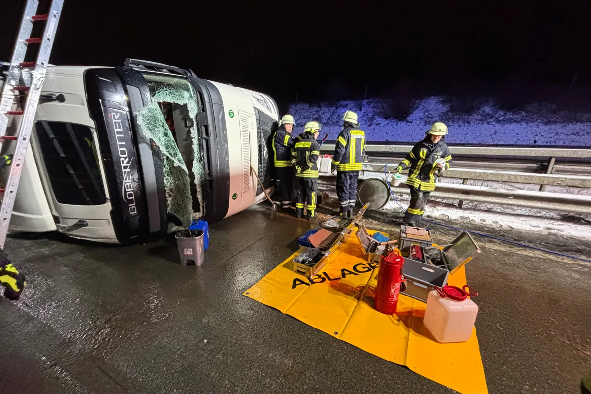 A1 Sittensen – Fahrer bei Unfall mit Sattelzug verletzt