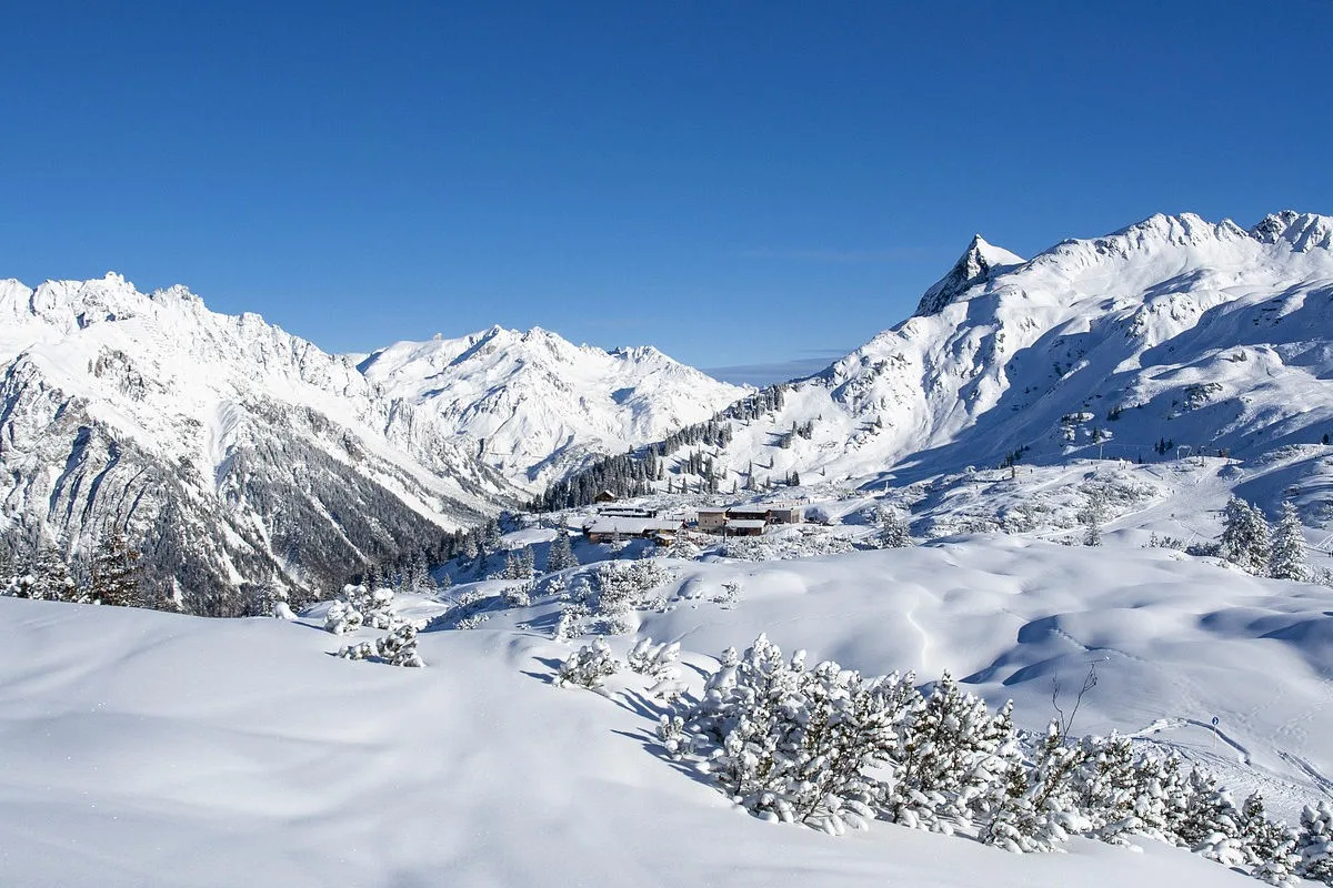 Sonnenkopf – Snowboarder löst Lawine aus und stirbt