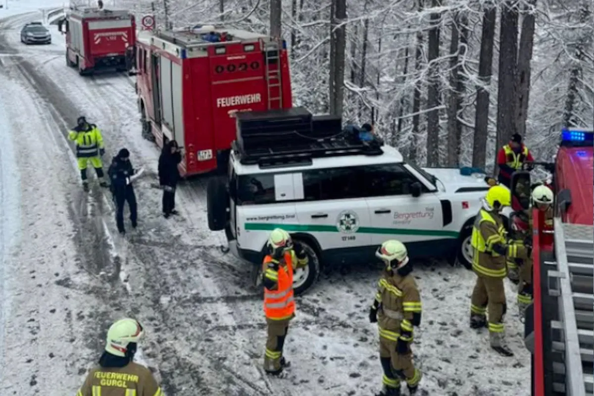 Unfall mit Schneepflug in Sölden – Auto stürzt ab