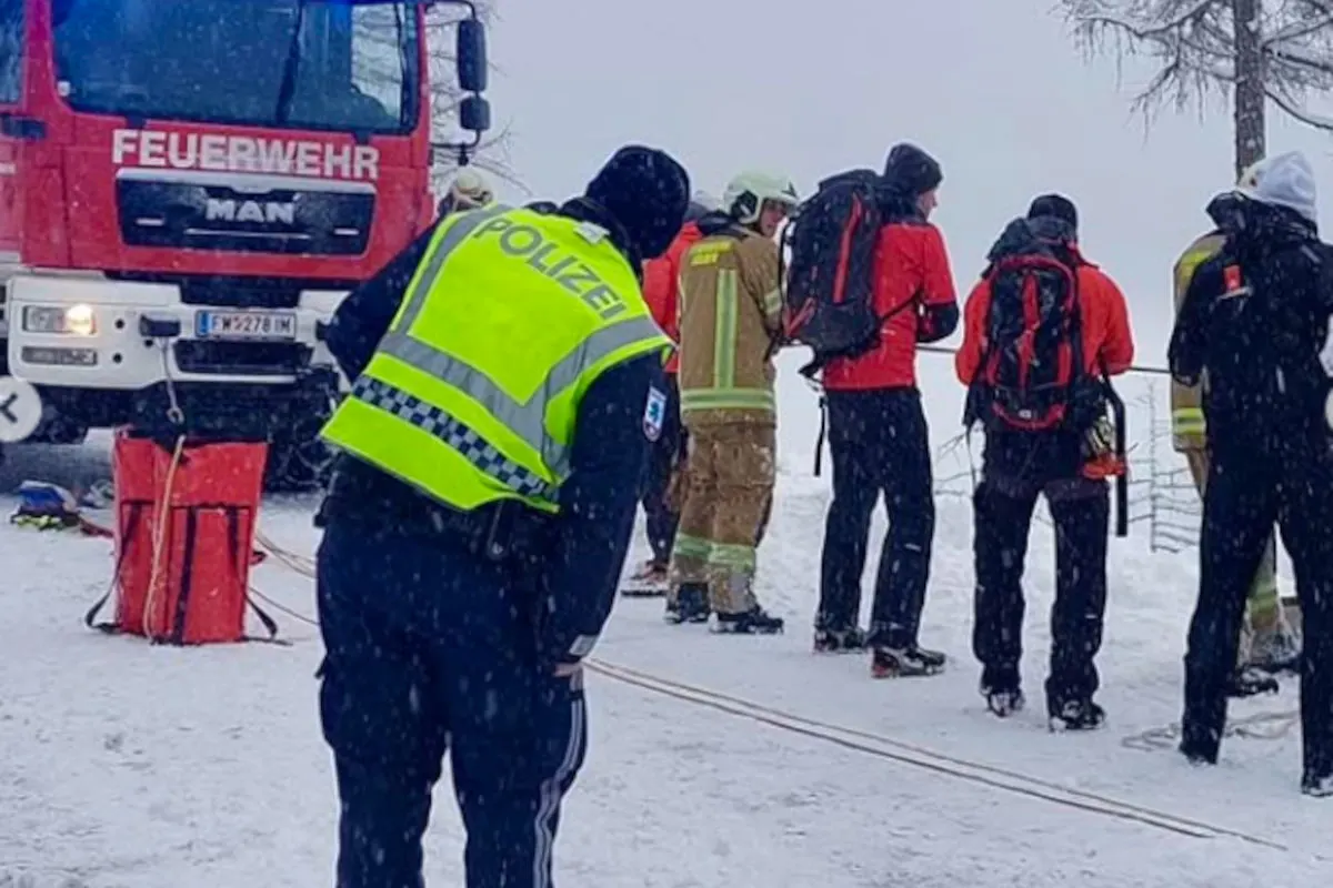 Unfall mit Schneepflug in Sölden – Auto stürzt ab