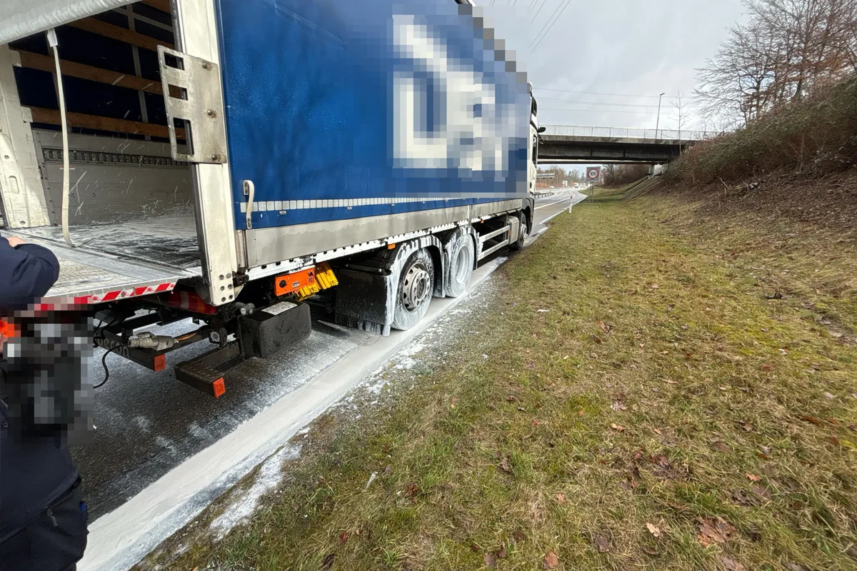 Zuchwil SO – Lastwagen verliert Ladung aus Spezialkleber