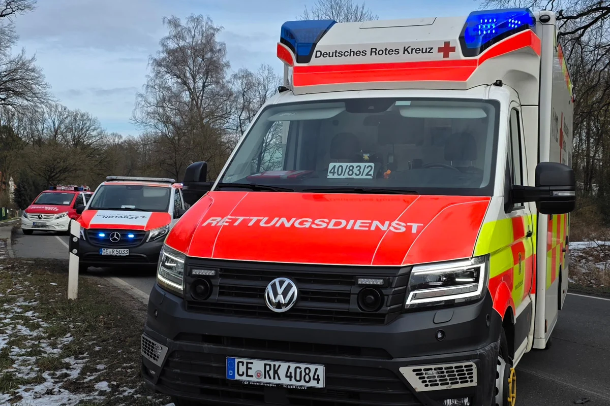 Celle – Ein schwerverletzter Fahrer nach frontaler Kollision