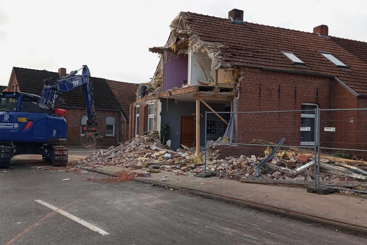 Weener – Update: Sicherung nach Unfall mit Wohnhaus abgeschlossen