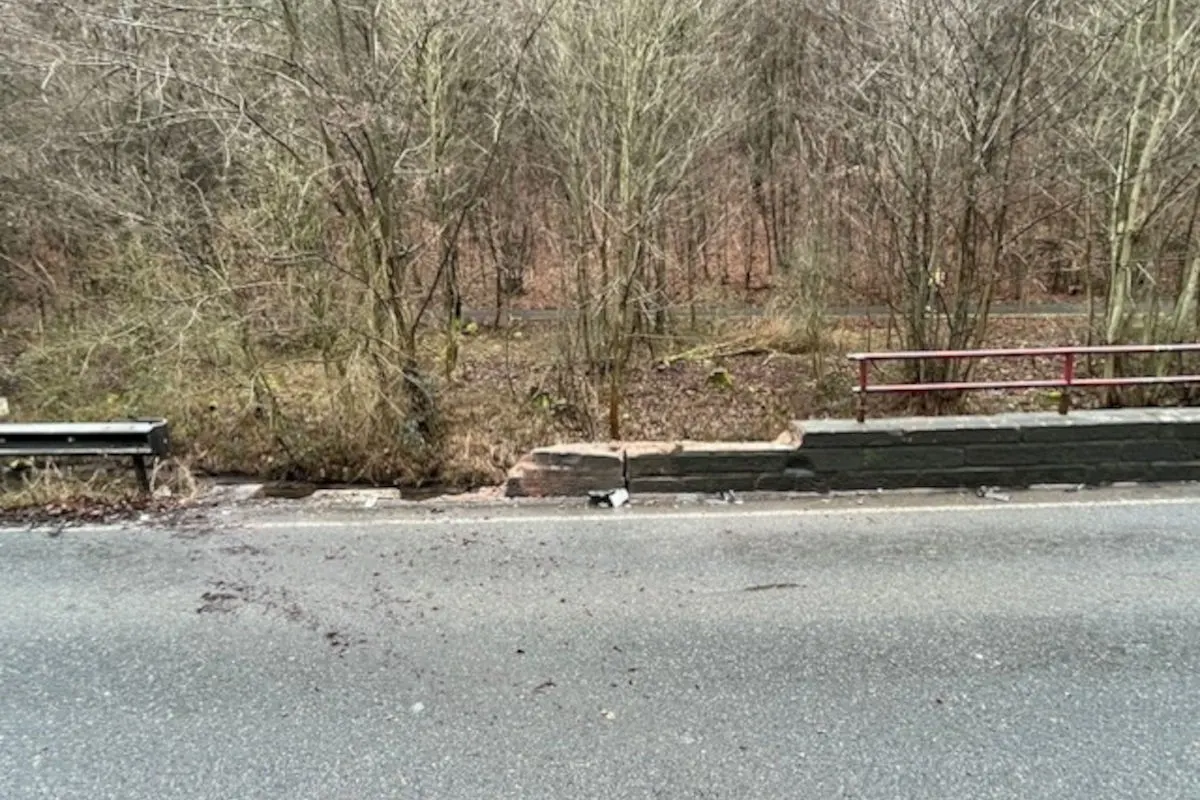 Neustadt – Pkw prallt bei Überholmanöver gegen Mauer