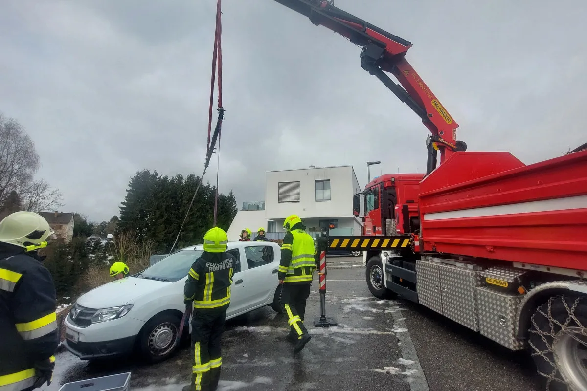 Rohrbach – Feuerwehr verhindert Absturz eines Pkw