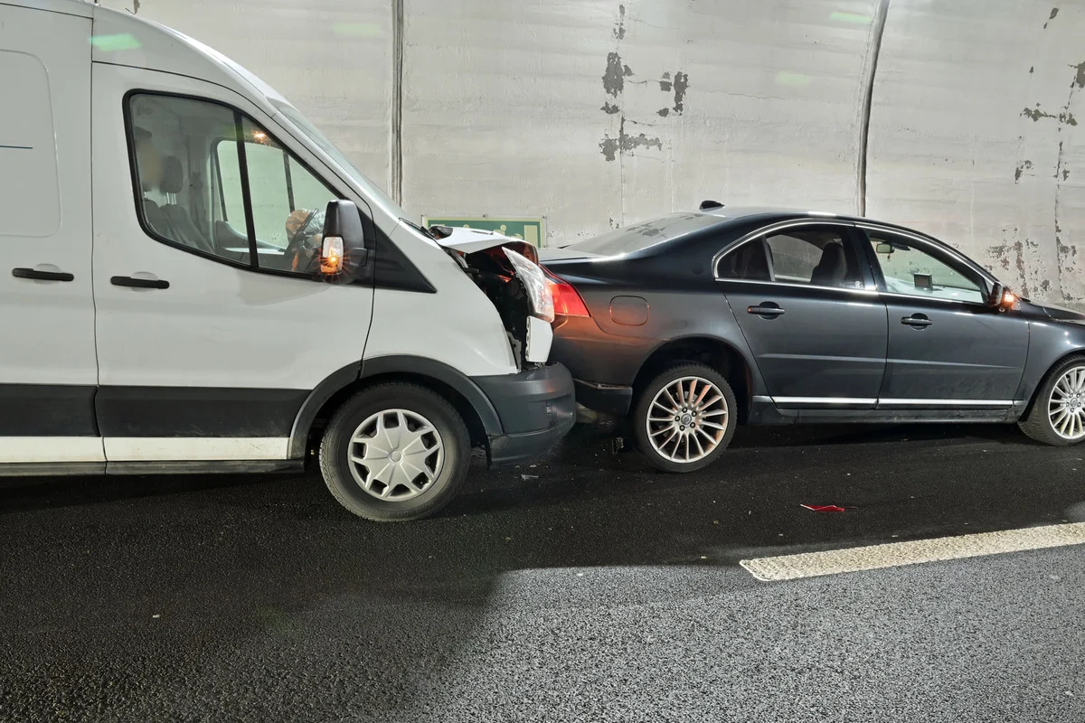 Luzern  – Unfallserie auf der A2 im Sonnenbergtunnel 
