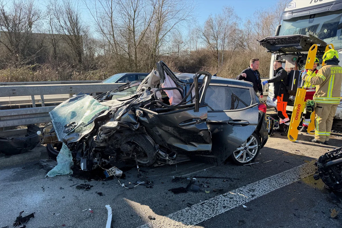 A3 Ratingen –  Zwei Schwerverletzte nach Unfall mit Lkw