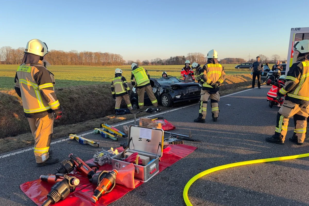 Alveslohe – Auto landet bei Unfall im Graben