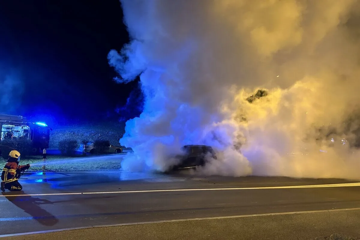 Effingen AG – Auto gerät auf A3 in Brand