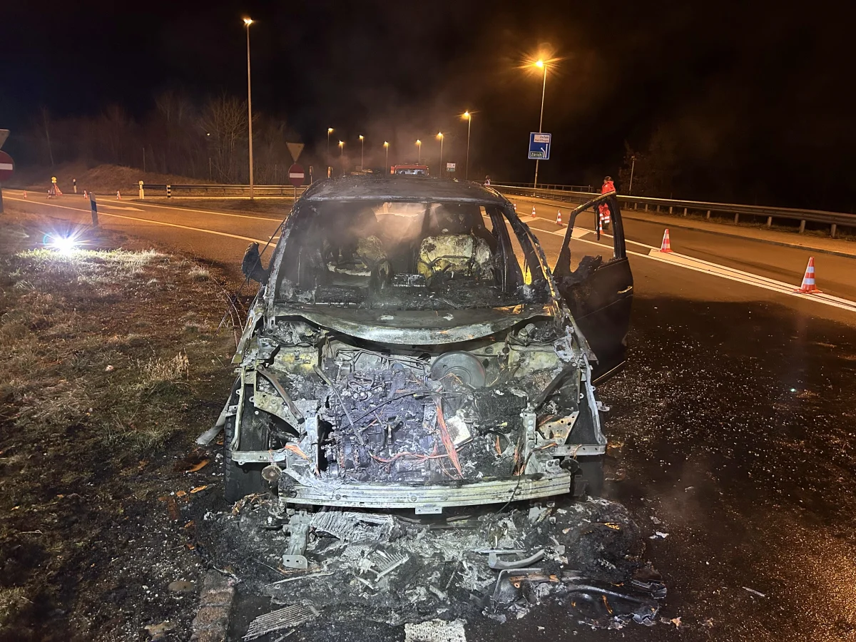 Effingen AG – Auto gerät auf A3 in Brand