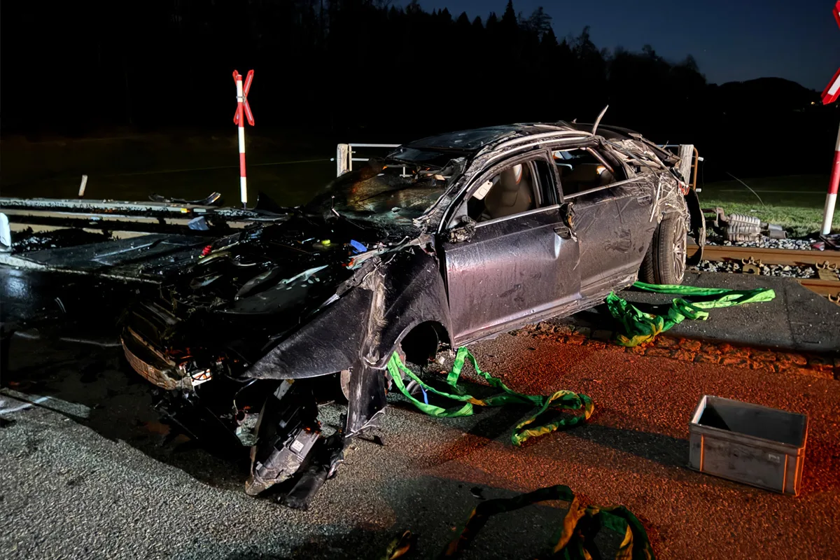 St. Gallen – Beifahrerin nach Selbstunfall schwer verletzt