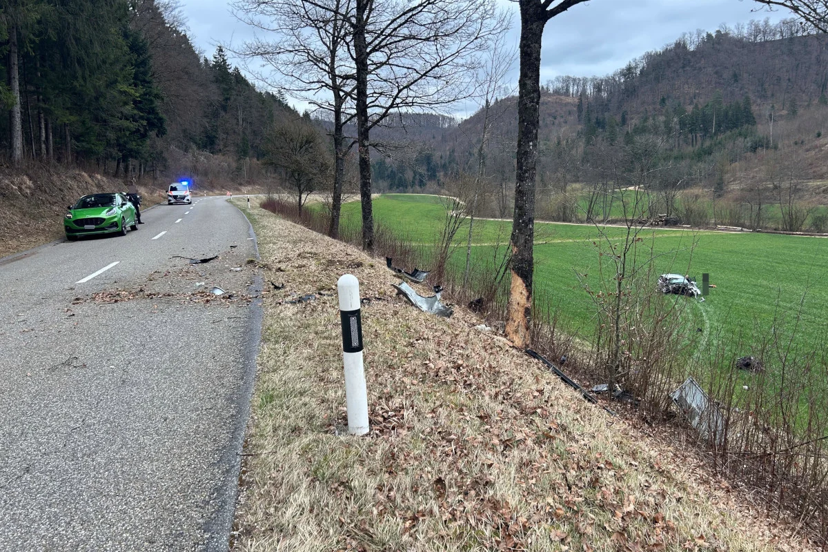  Unfall in Wittnau AG – Mit Auto in Baum gekracht