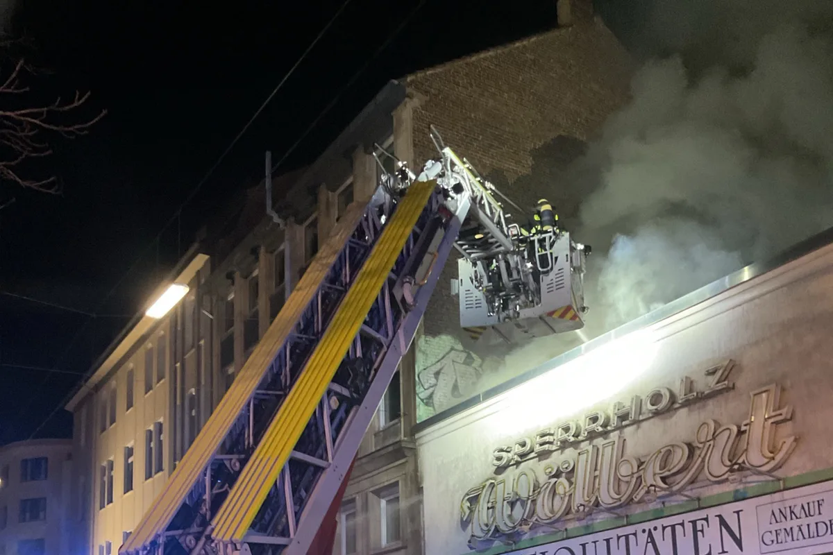 Dortmund – Nächtlicher Brand in Geschäftshaus