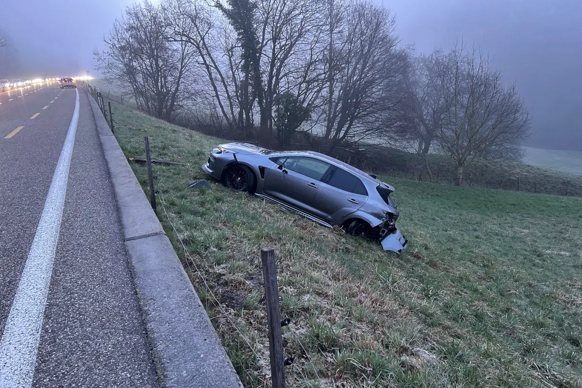Küttigen AG – Überholmanöver endet mit Unfall