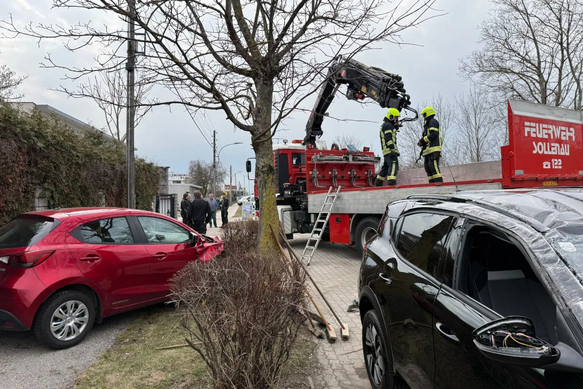 Sollenau – Pkw landet  nach Unfall auf dem Dach