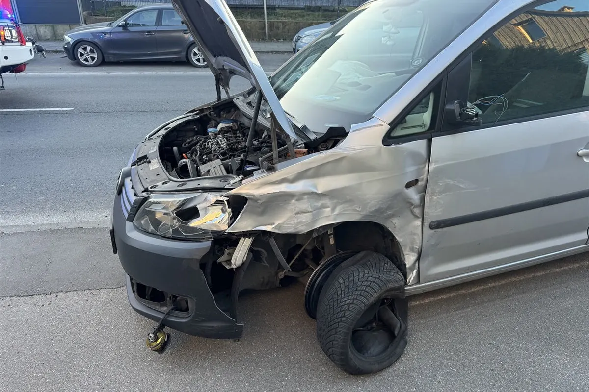 Wülfrath – Auto gerät in Gegenverkehr und verursacht Unfall