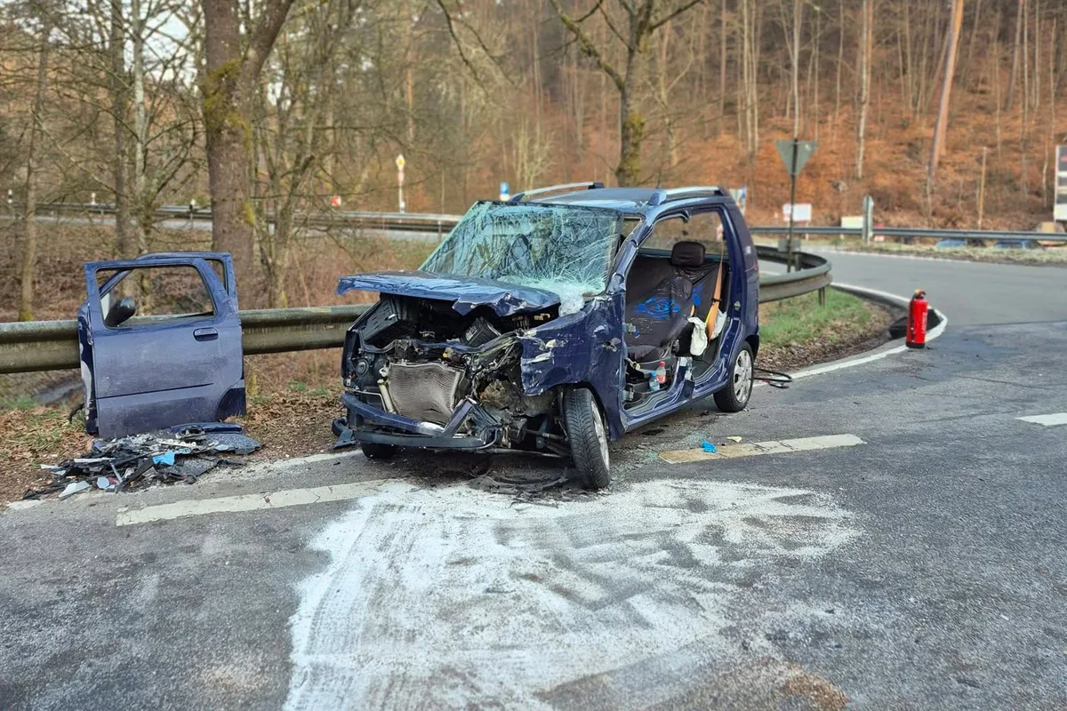 Krickenbach – Fahrerin nach Vorfahrtsverstoß schwer verletzt