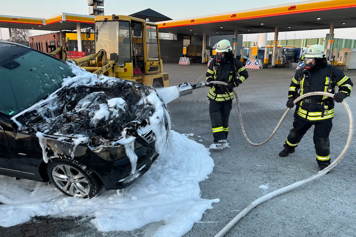 Sittensen – Fahrer nach Brand von Auto verletzt
