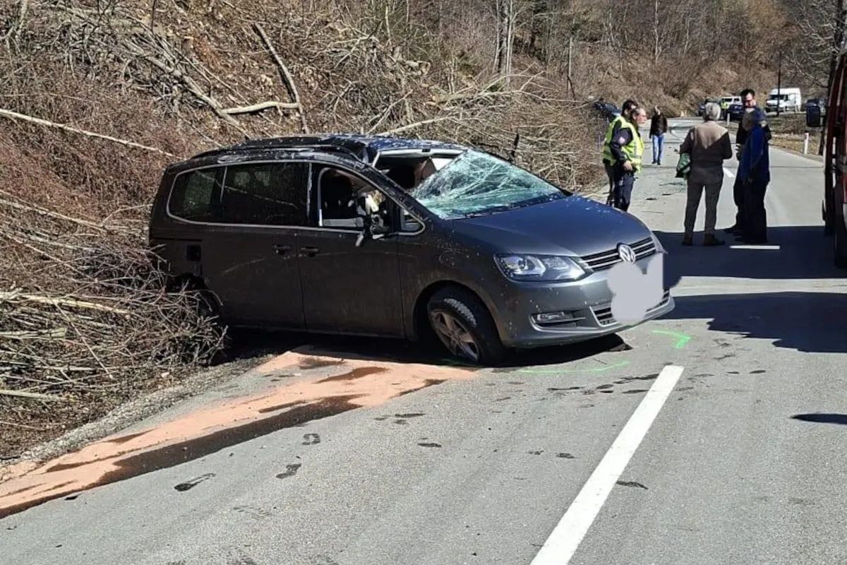 Lölling – Auto überschlägt sich nach Unfall zweimal