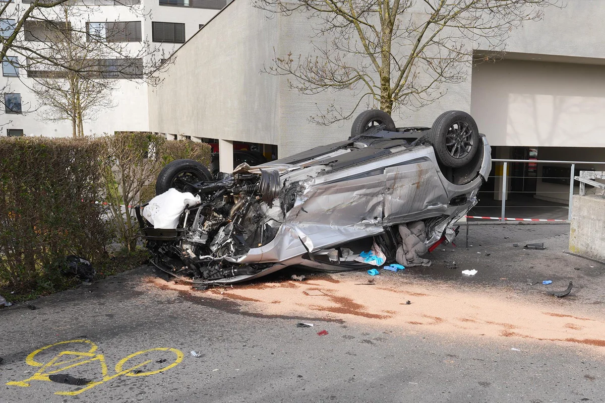 Stans NW – Kind auf Trottoir bei Unfall schwer verletzt