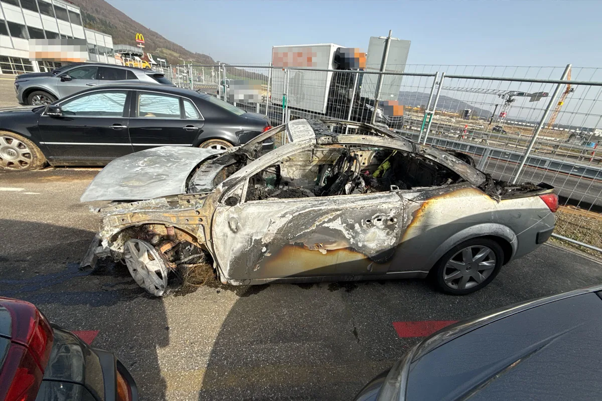 A1 Oberbuchsiten SO – Auto brennt auf Autobahn vollständig aus