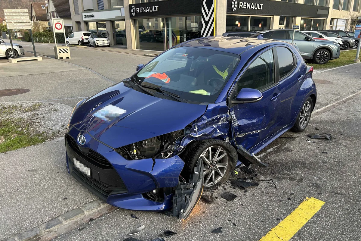 Aarburg AG – Unfall auf Gegenfahrbahn fordert zwei Verletzte