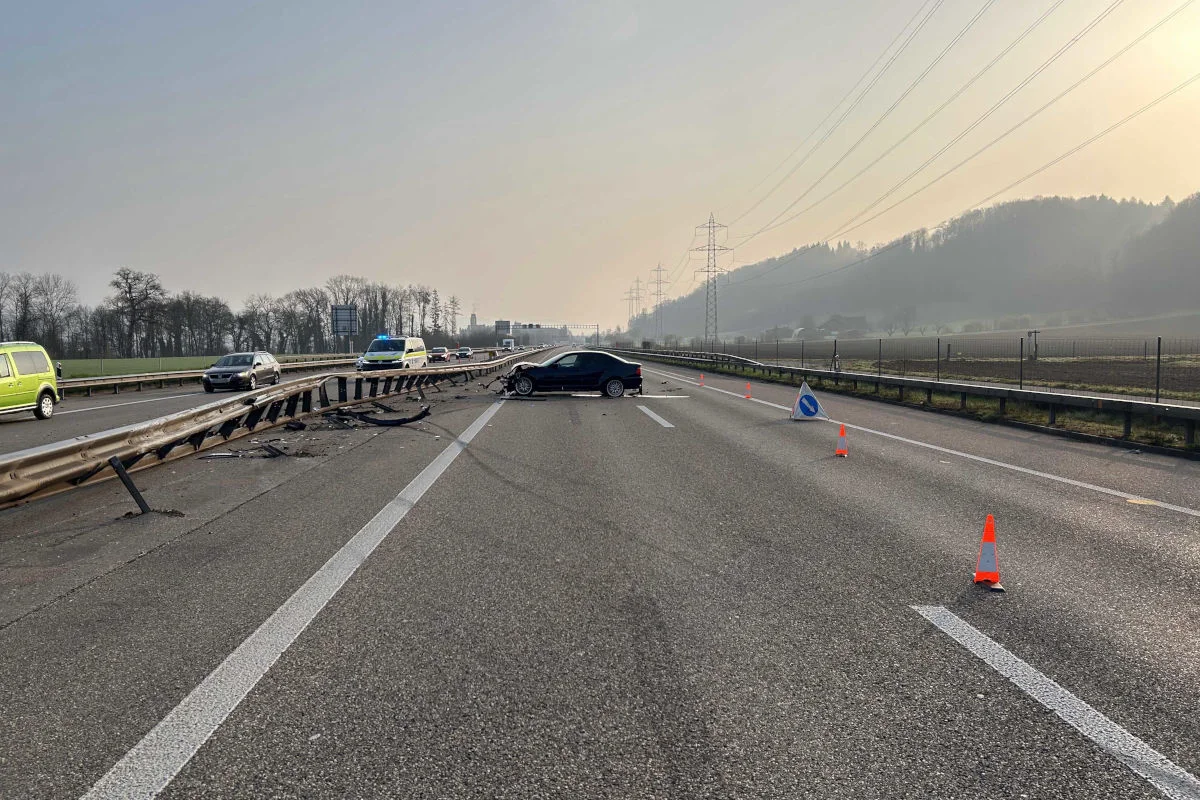 A3 Rheinfelden AG – BMW reisst Leitplanke aus Verankerung