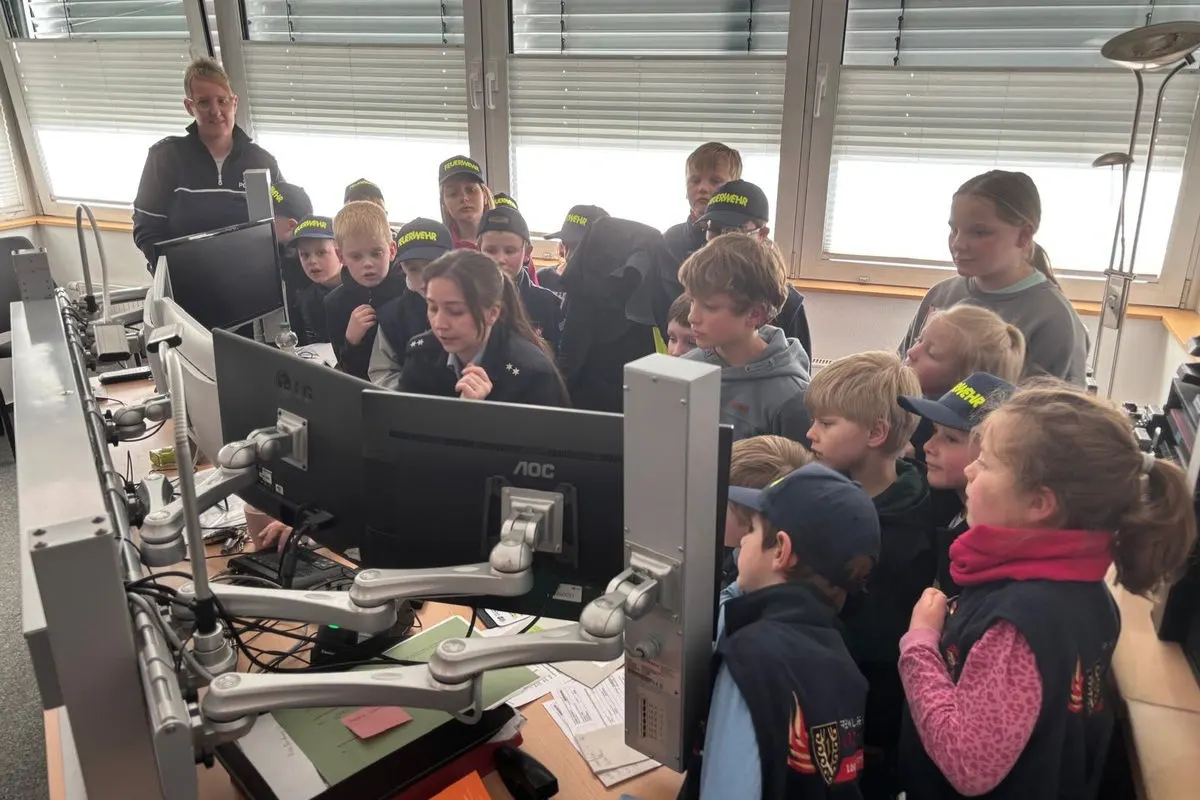 Olpe – LöschKids besuchen Polizeiwache