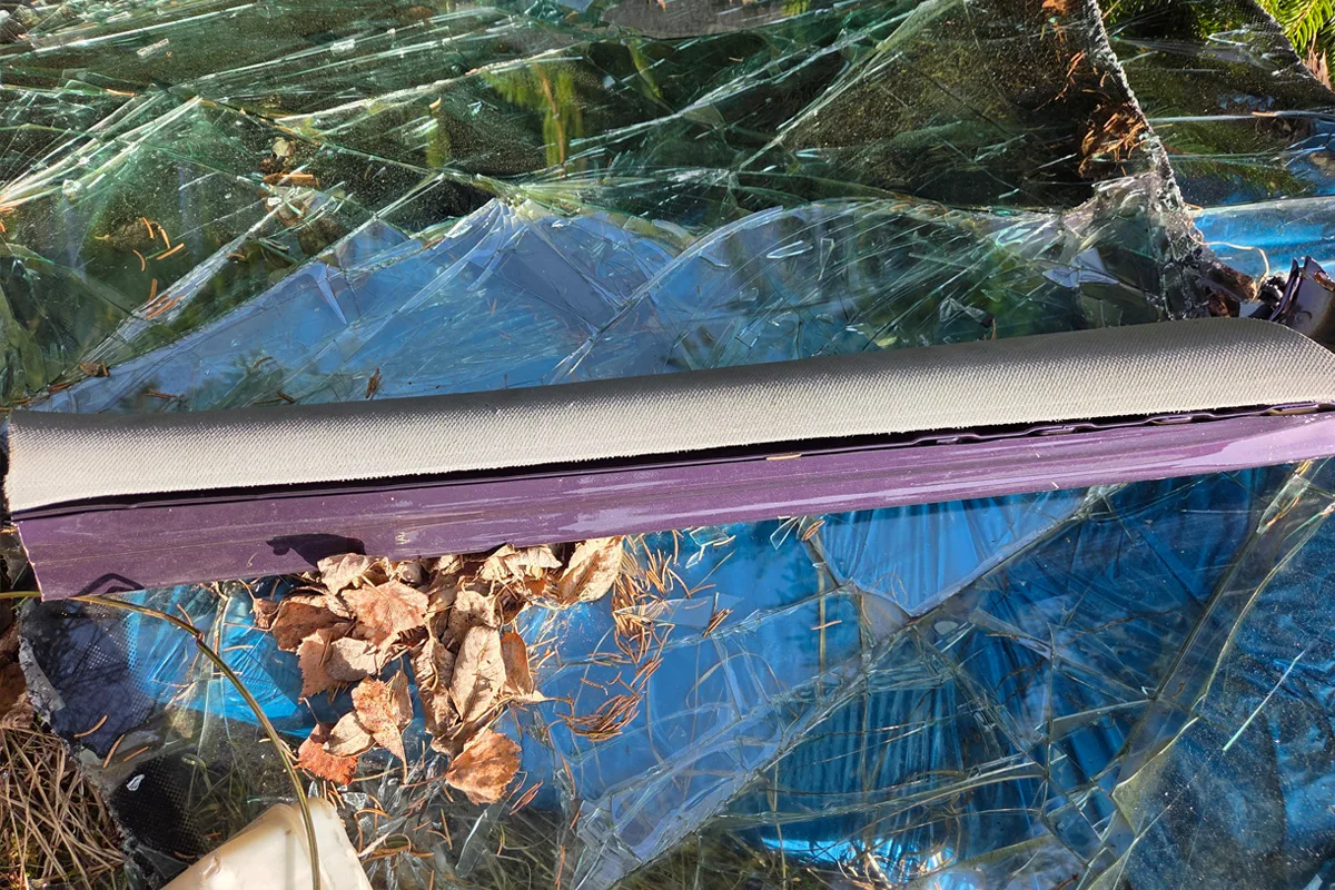 Clausthal-Zellerfeld – Audi-Reste illegal im Wald entsorgt