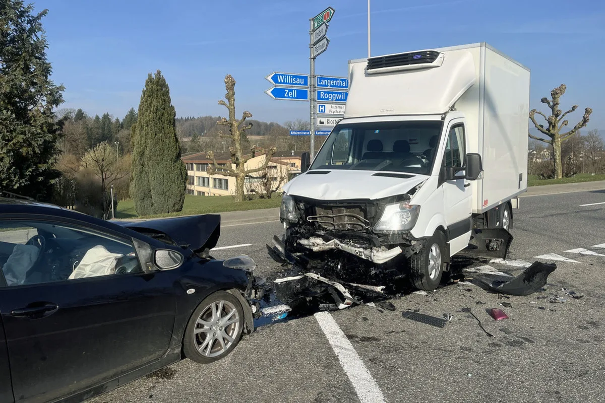 Pfaffnau LU – Abbiegeunfall fordert zwei Verletzte