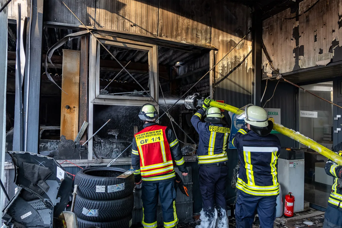 Porta Westfalica – Großbrand zerstört Kfz-Werkstatt