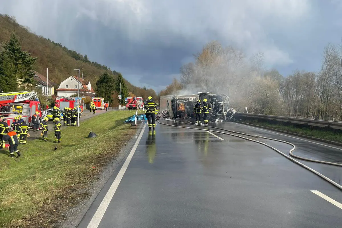 Bogen – Ein Toter und ein Schwerverletzter nach Unfall