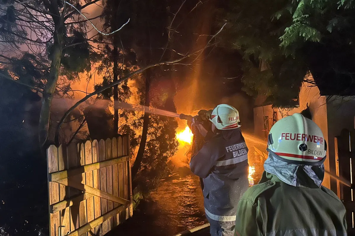 Winten – Autos bei Brand eines Wohnhaus beschädigt