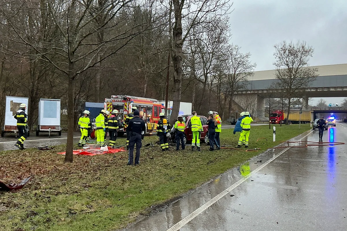 München BY – 91-jähriger Autofahrer stirbt nach Unfall