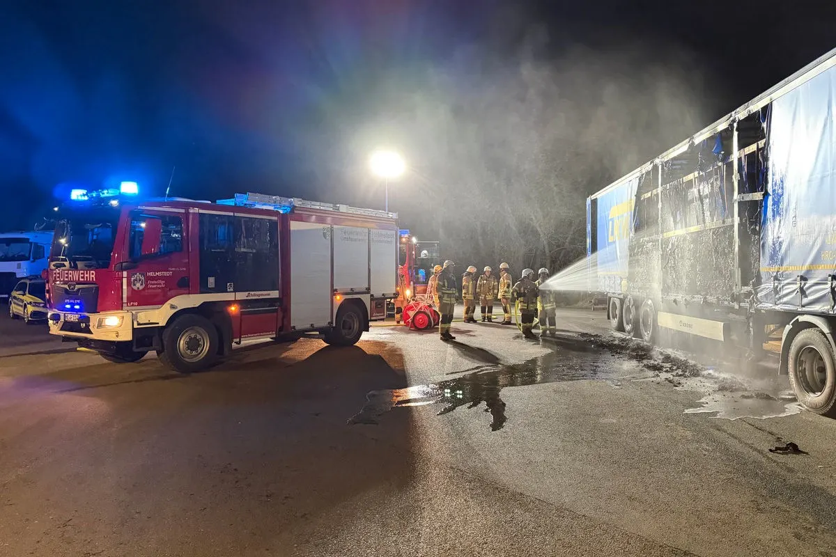 Büddenstedt – Zwei Lkw nahe Kraftwerk in Brand geraten