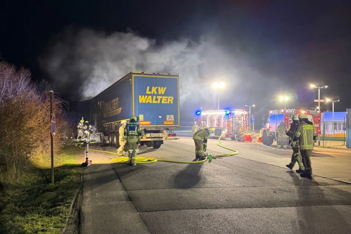 Büddenstedt – Zwei Lkw nahe Kraftwerk in Brand geraten