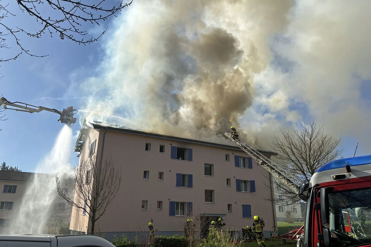 Emmen LU – Balkonbrand greift auf Dach über