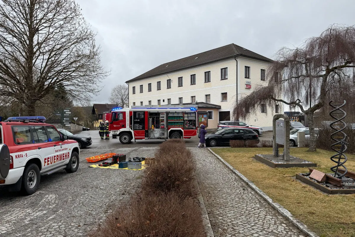 Unfall in Bad Leonfelden – Pkw prallt gegen Treppenaufgang