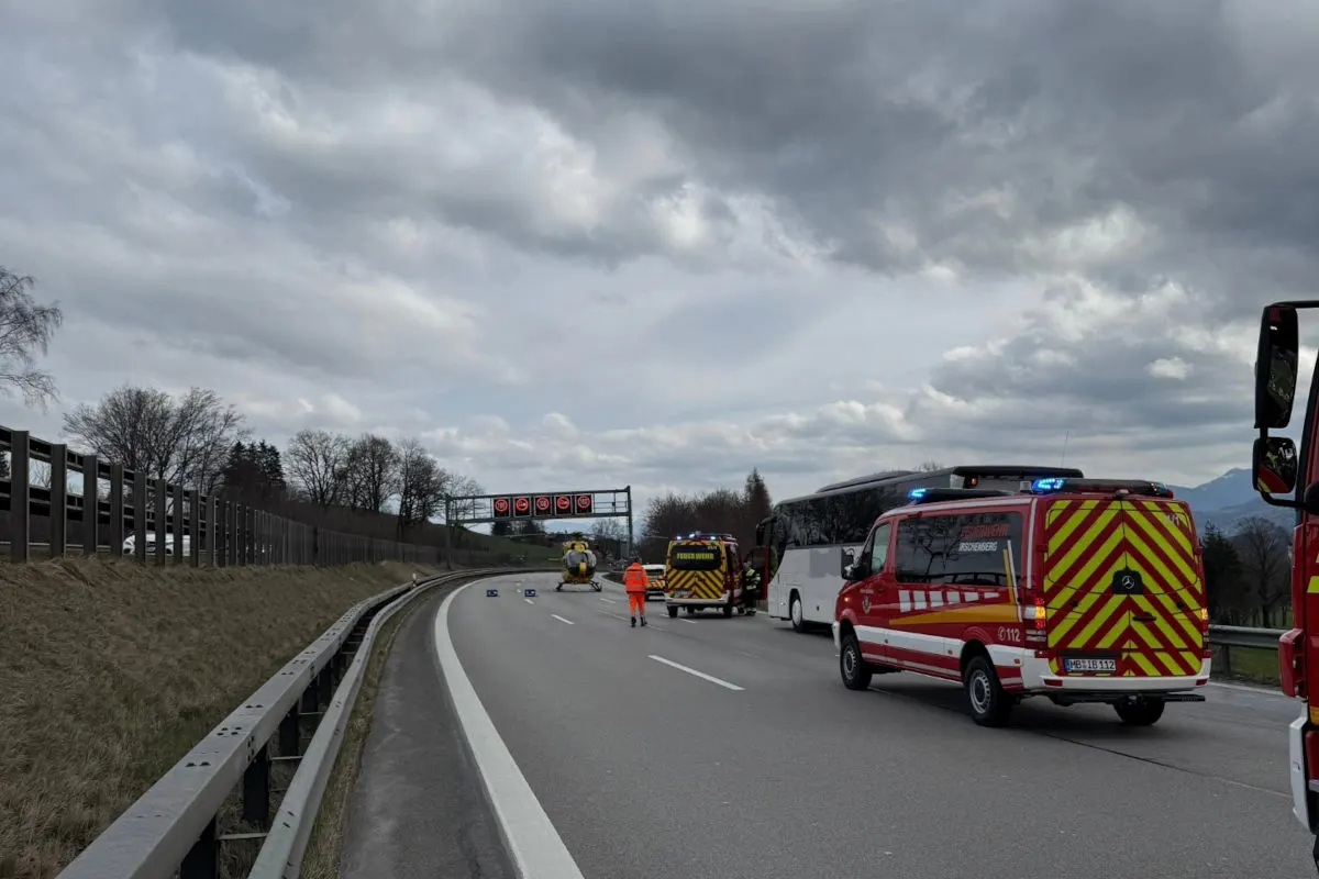 Irschenberg – Unfall zwischen zwei Reisebussen auf der A8