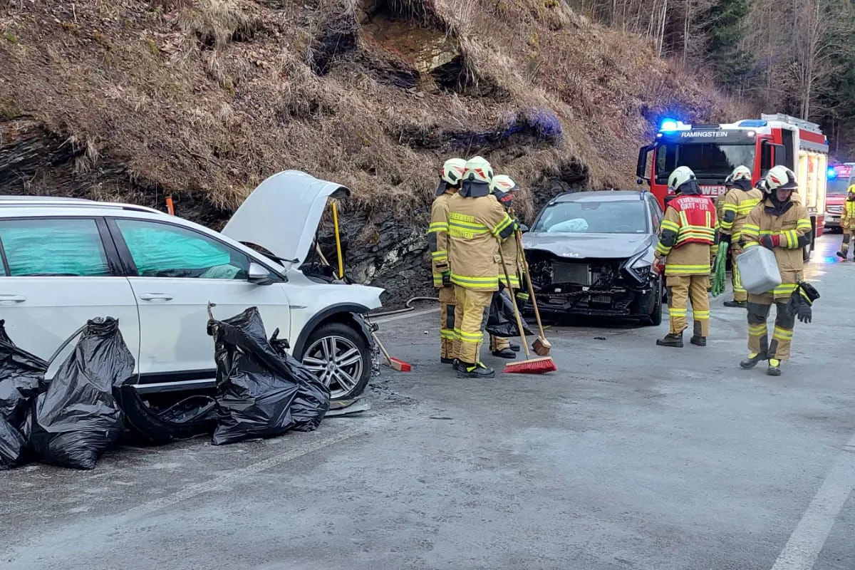 Ramingstein – Fünf Verletzte nach schwerem Unfall