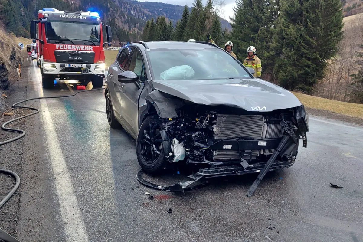 Ramingstein – Fünf Verletzte nach schwerem Unfall