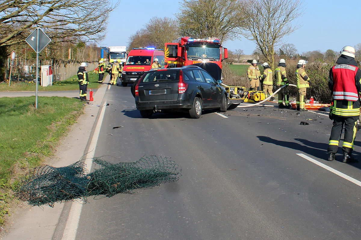 Merzenich – Drei Verletzte nach Unfall wegen verlorener Ladung