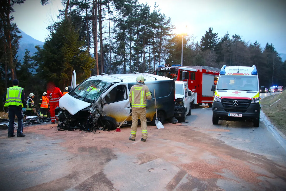 Karres – Schwerer Unfall mit vier Fahrzeugen