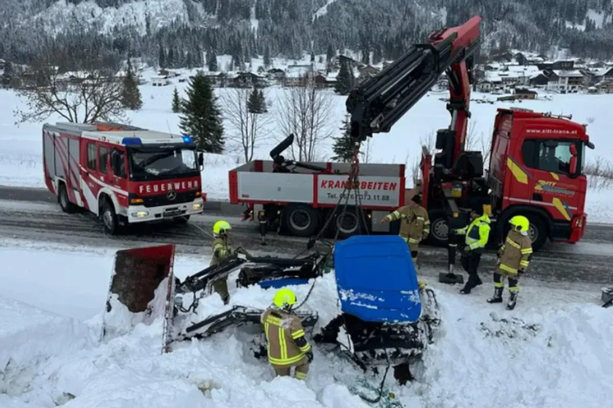 Nesselwängle – Traktor stürzt bei Unfall über Böschung
