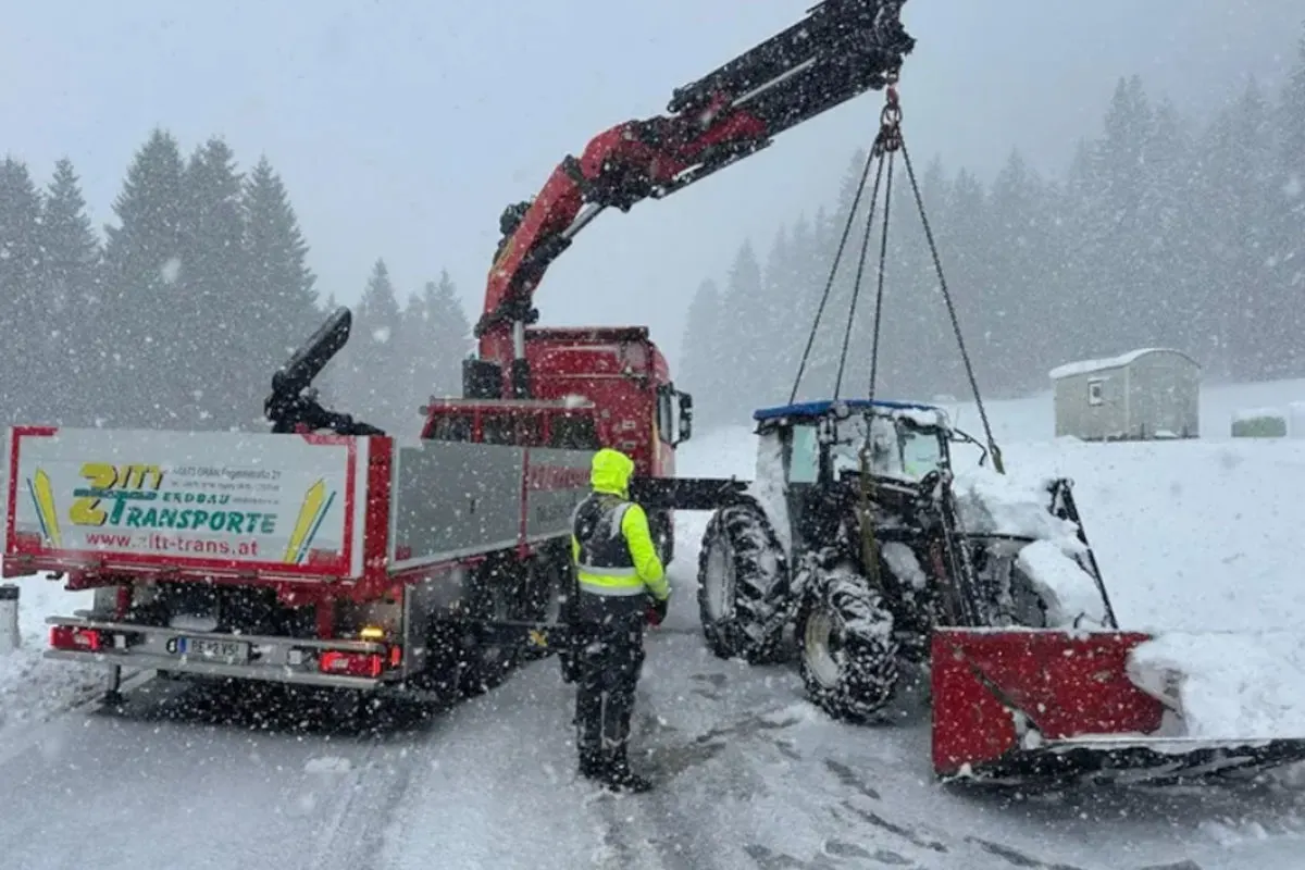 Nesselwängle – Traktor stürzt bei Unfall über Böschung