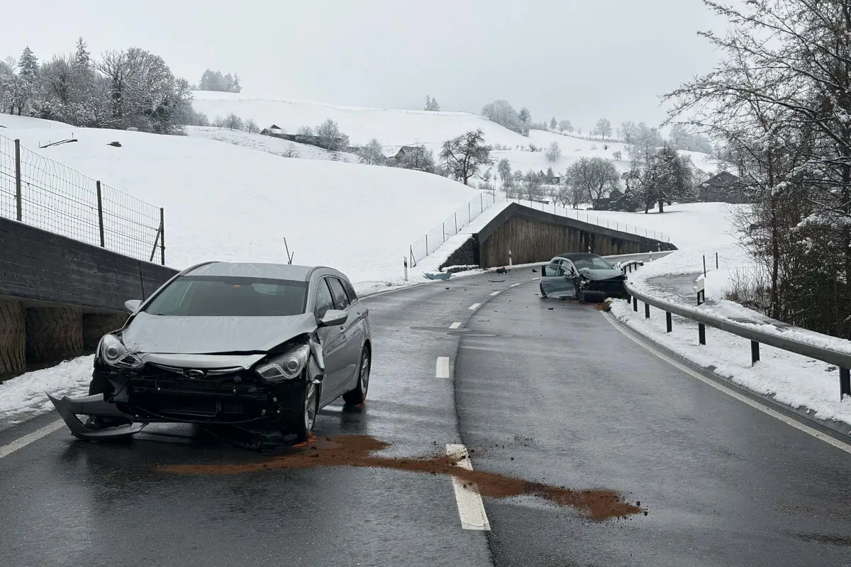 Menzingen ZG – Vier Verletzte nach Unfall mit Überholmanöver