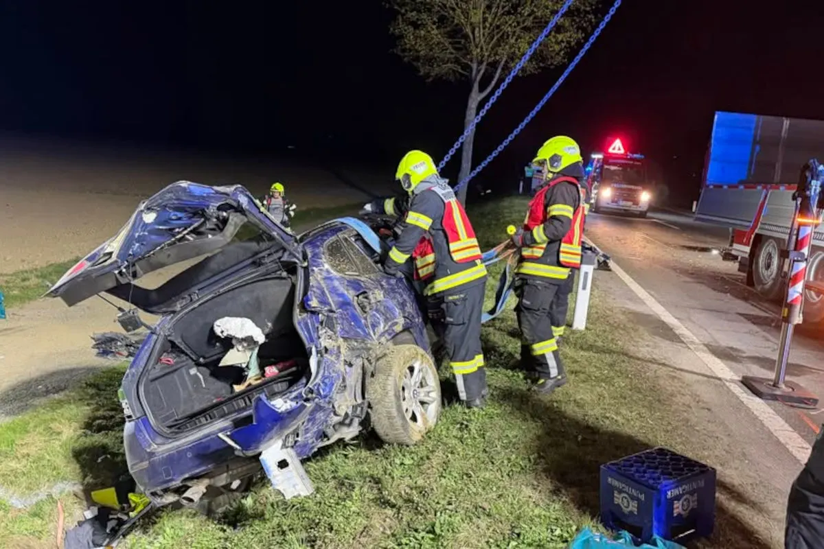 Schwerer Unfall bei Rudersdorf – Pkw überschlägt sich
