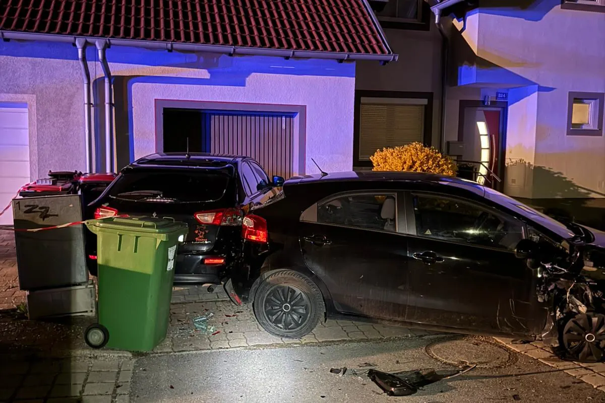 Schwarzau am Steinfeld – Pkw kippt bei Unfall um