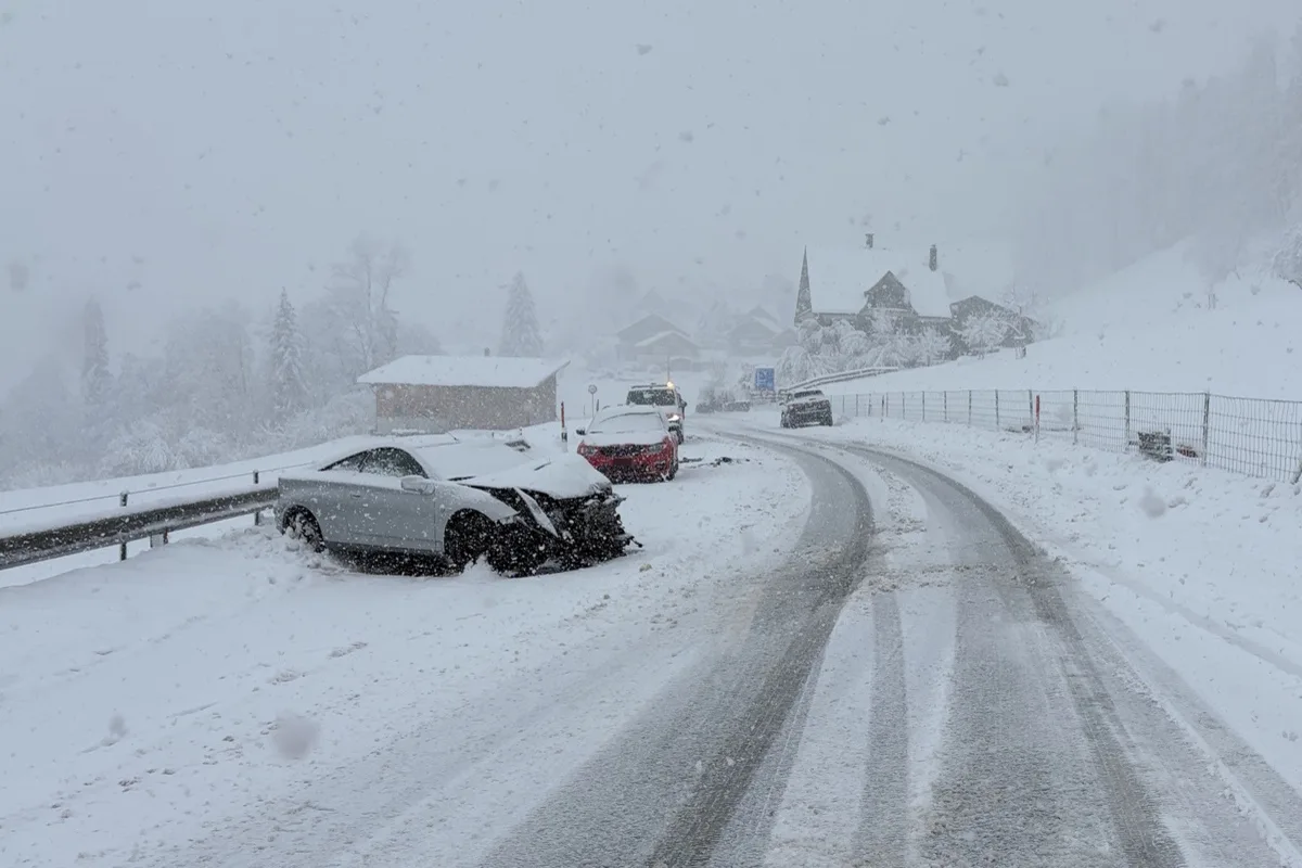 Schnee sorgt für Unfallserie im Kanton St.Gallen